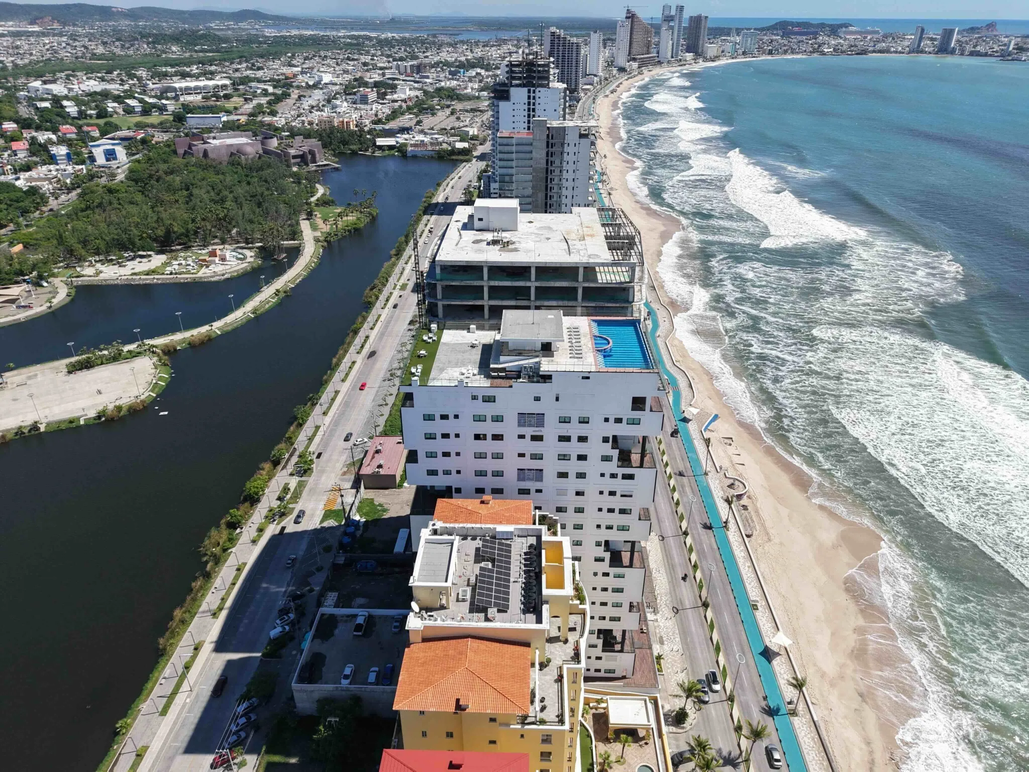 default Departamento en Venta en el Malecón de Mazatlán – Torre Central 102, 2 Recámaras Amueblado