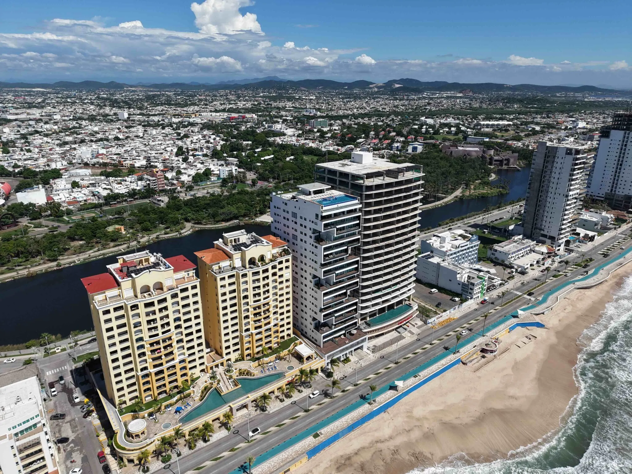 default Departamento en Venta en el Malecón de Mazatlán – Torre Central 102, 2 Recámaras Amueblado