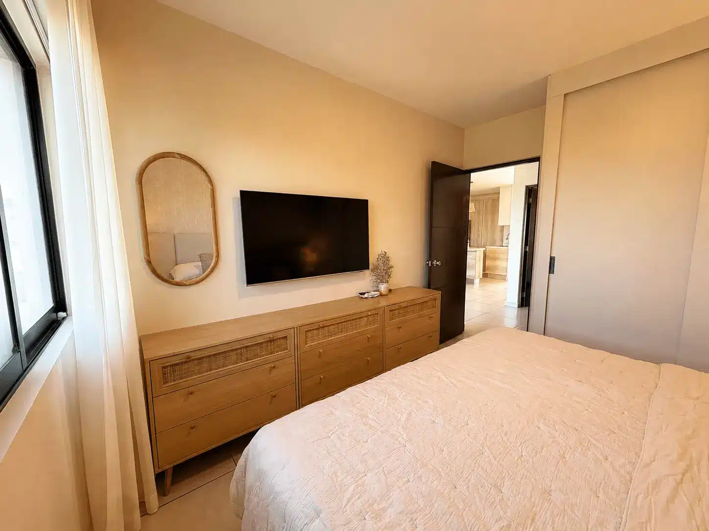 departamento-venta-palmillas-cerritos-luis5 Recámara con TV departamento Palmilla Residencial Cerritos
