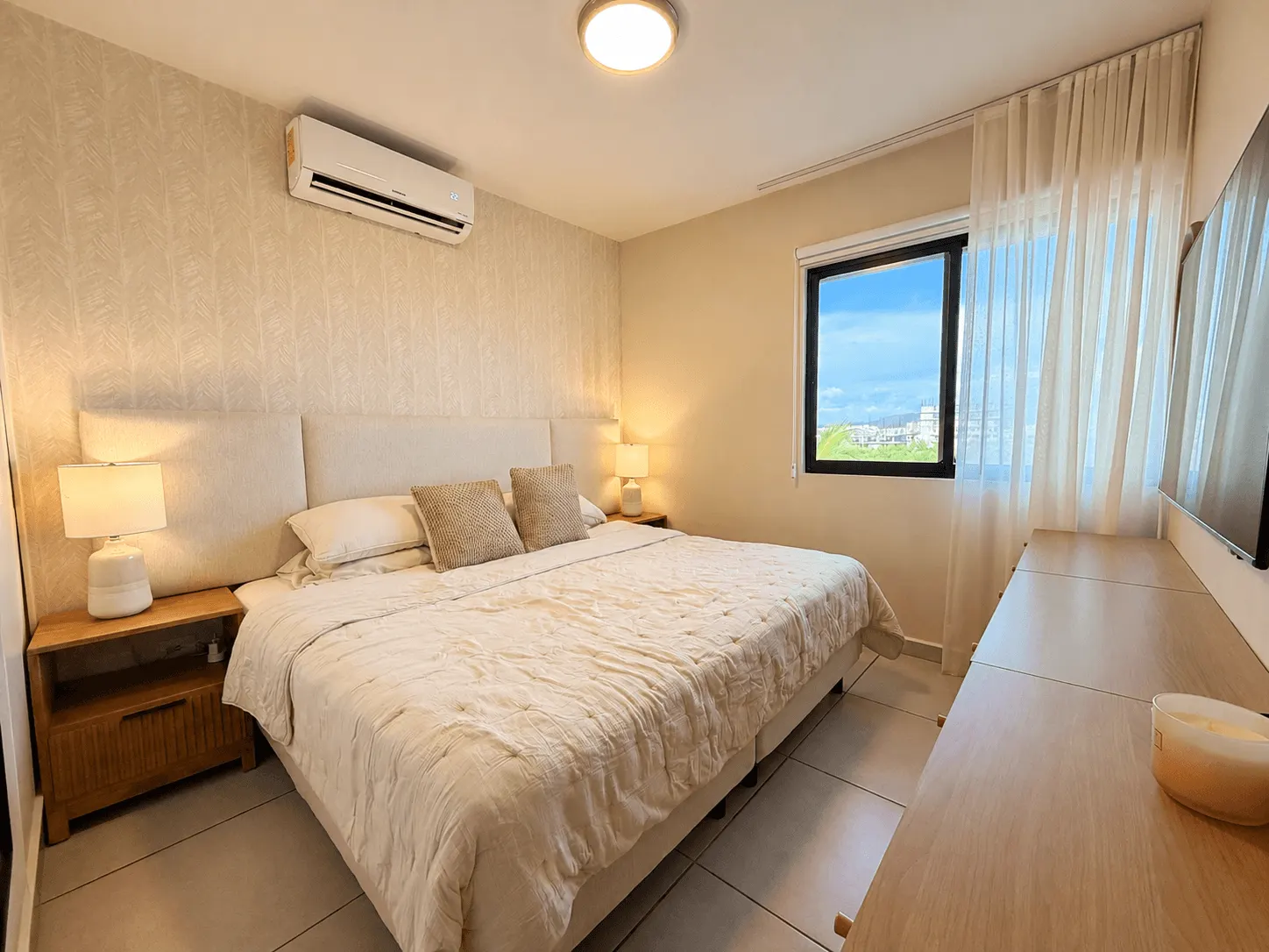 departamento-venta-palmillas-cerritos-luis7 Recámara principal con ventana departamento en venta Palmilla Cerritos
