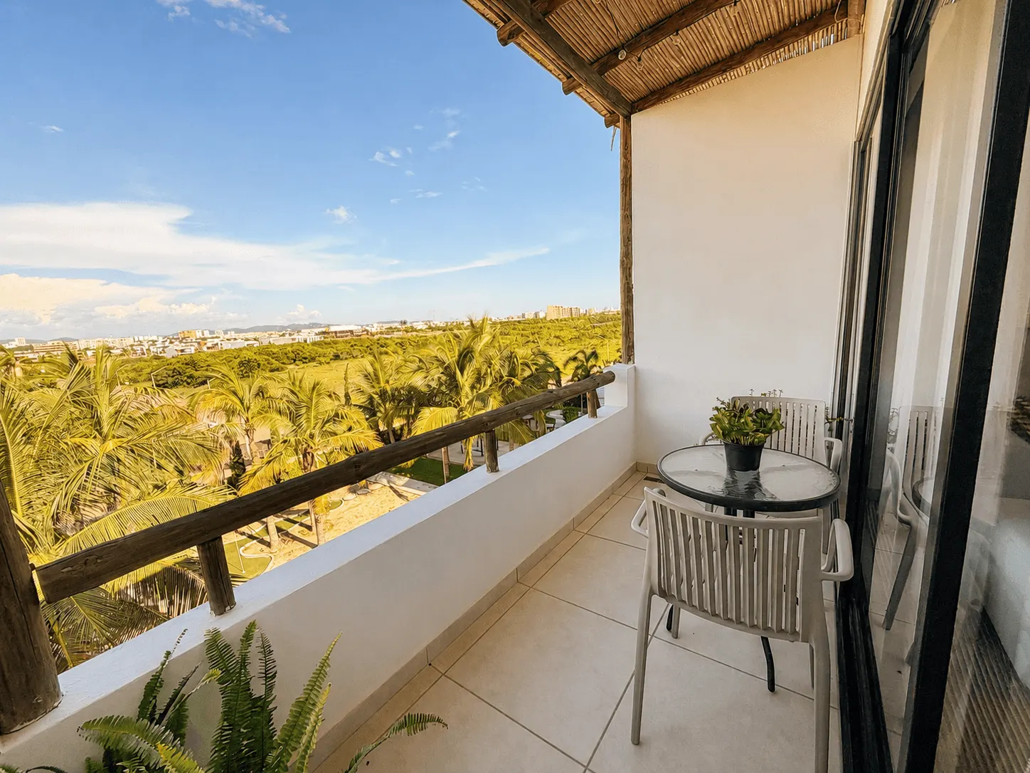 departamento-venta-palmillas-cerritos-luis8 Balcón con vista a áreas verdes Palmilla Cerritos Mazatlán
