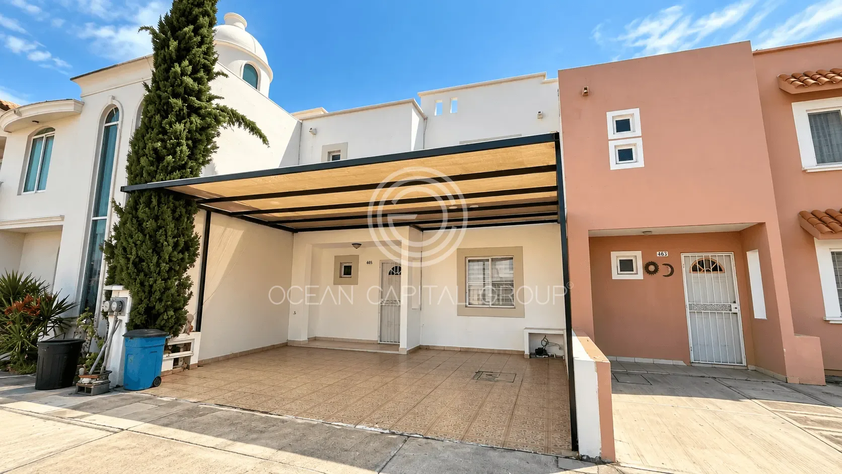 casa-renta-mangos-mazatlan-bienes-raices-coto-privado-mazatlan12 Fachada de casa en renta en Los Mangos II Mazatlán con cochera techada