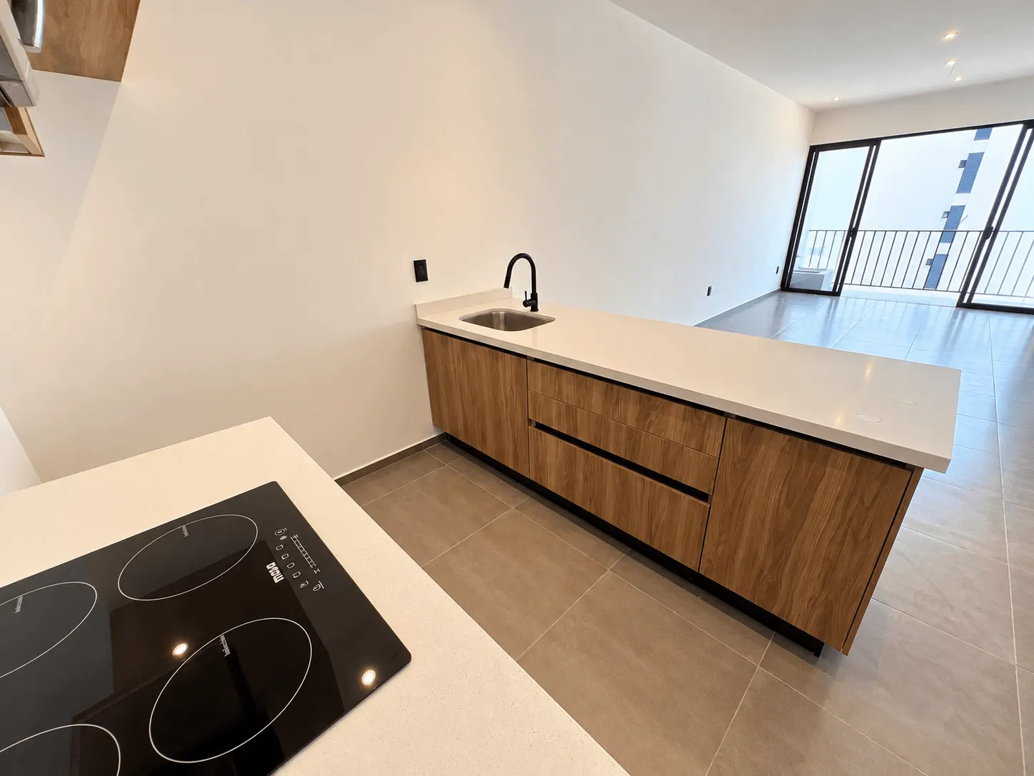 departamento-san-sebastian-palos-prieros-en-venta-mazatlan-malecon-10 Cocina con parrilla y barra en departamento a estrenar, Torre San Sebastián, Mazatlán