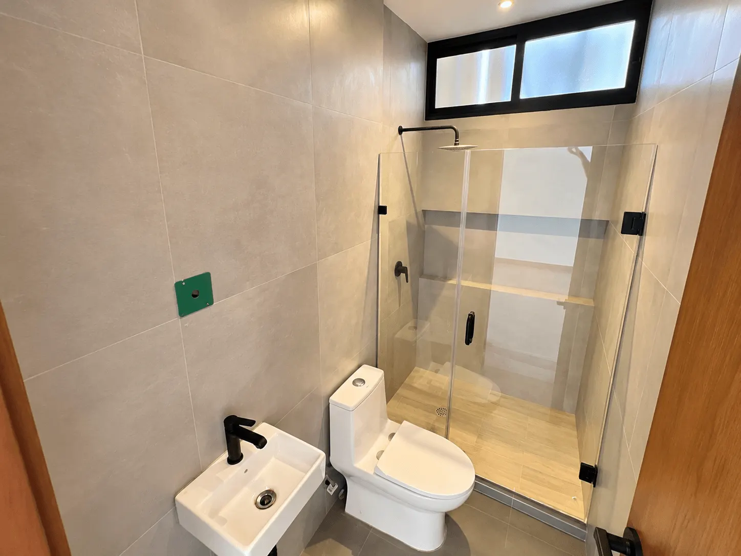 departamento-san-sebastian-palos-prieros-en-venta-mazatlan-malecon-15 Baño completo con regadera de cristal templado en departamento a estrenar, Torre San Sebastián