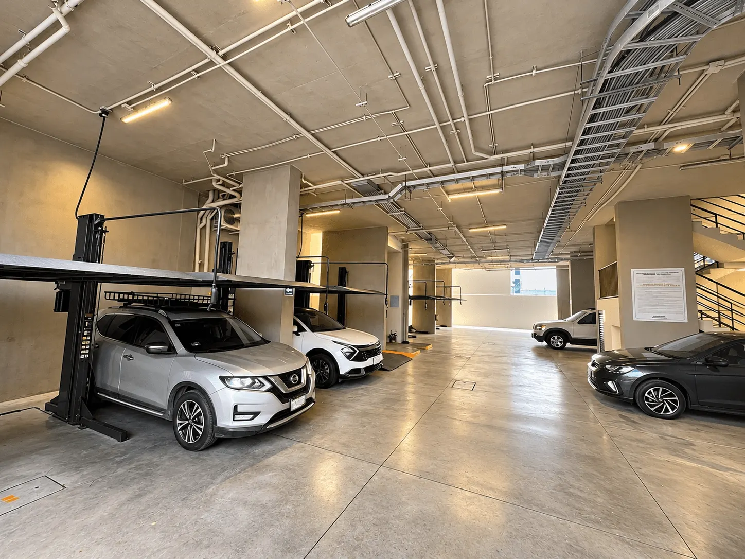 departamento-san-sebastian-palos-prieros-en-venta-mazatlan-malecon-23 Estacionamiento techado con elevadores para autos en Torre San Sebastián, Palos Prietos
